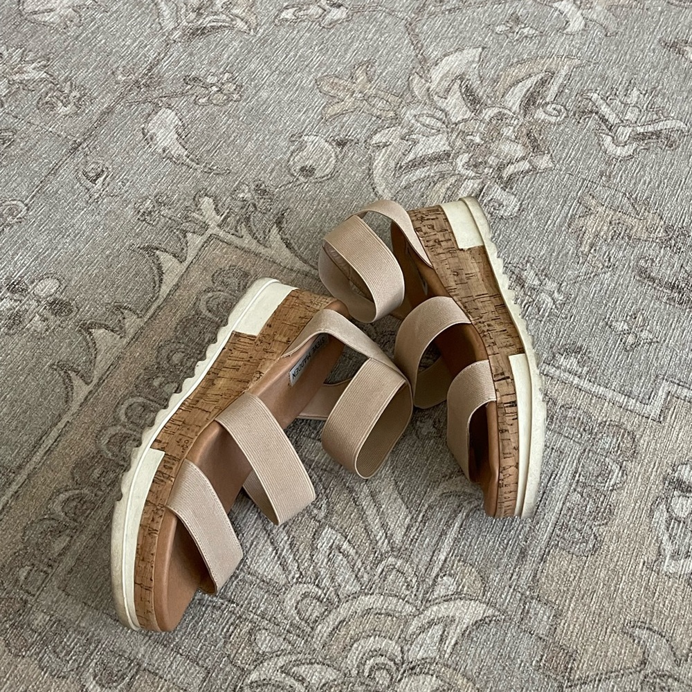 steve madden flat form sandals